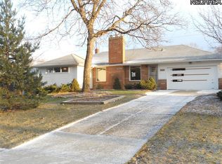 7425 Nethersole Dr, Middleburg Heights, OH 44130