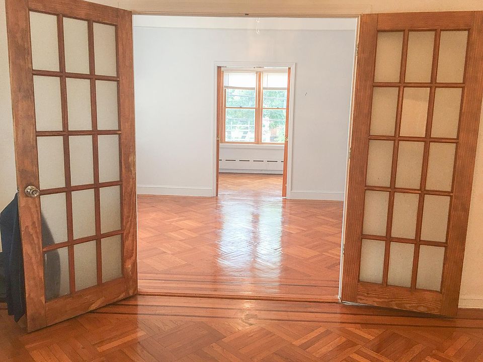 1st image of 2602 Voorhies Ave #3