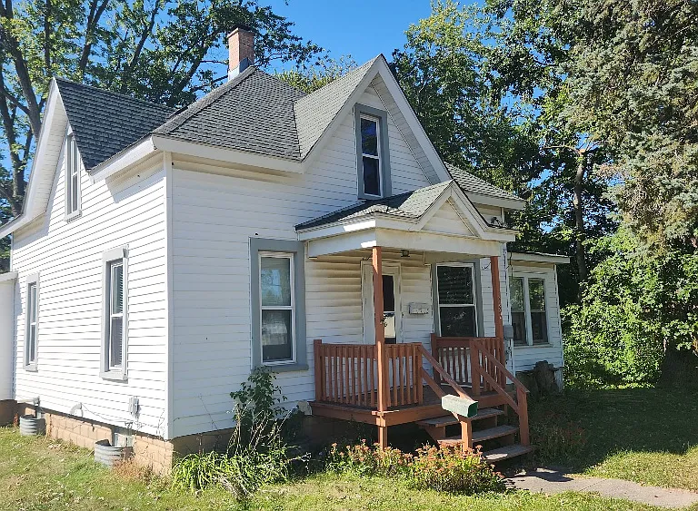 582 Main St — Photo 1