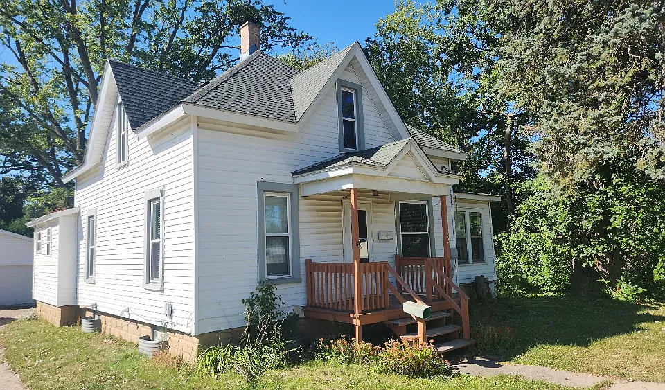 582 Main St