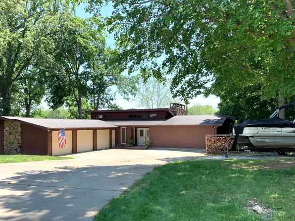 16451 E Lake Shore Dr N, Hope, IN 47246