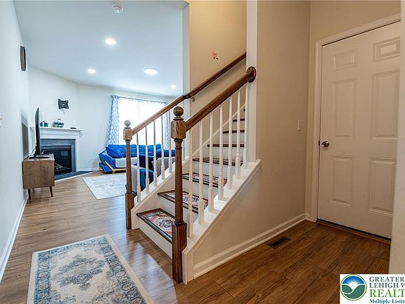 4th image of 320 Bendelow Ln