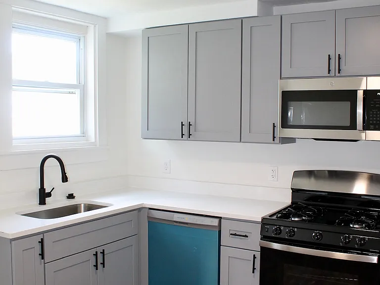 1829 S Champion Ave — Photo 14