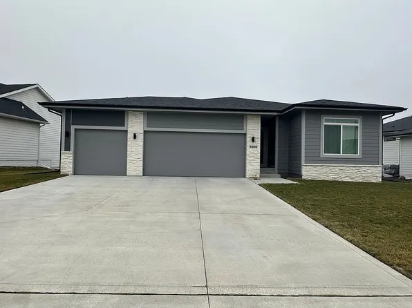 1401 NE Heritage Dr, Grimes, IA 50111