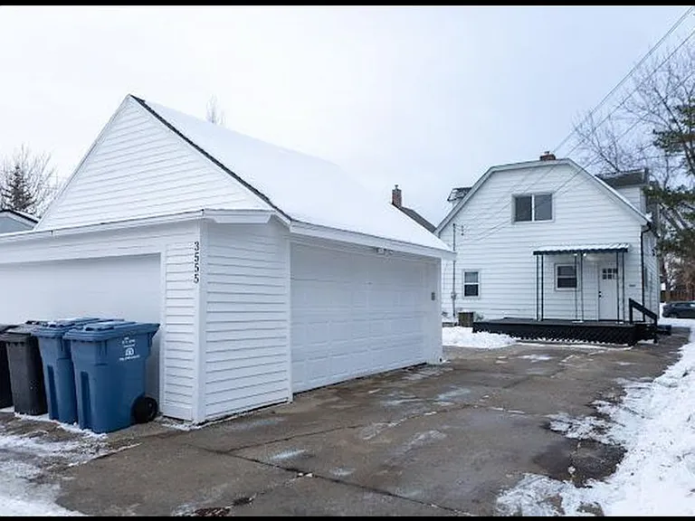 3555 Humboldt Ave N — Photo 10