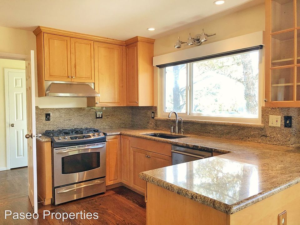 1st image of 325 Edgewood Ave