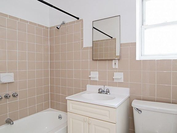 5th image of 436 E 116th St APT 3