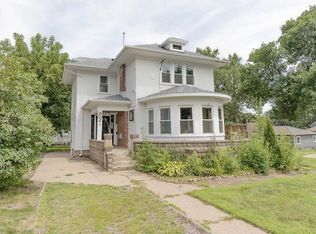 902 White St, Jackson, MN 56143