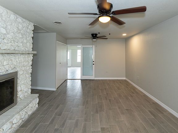 4th image of 629 Bel Air Dr