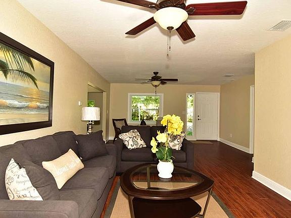 3rd image of 6719 Kingswood Dr N
