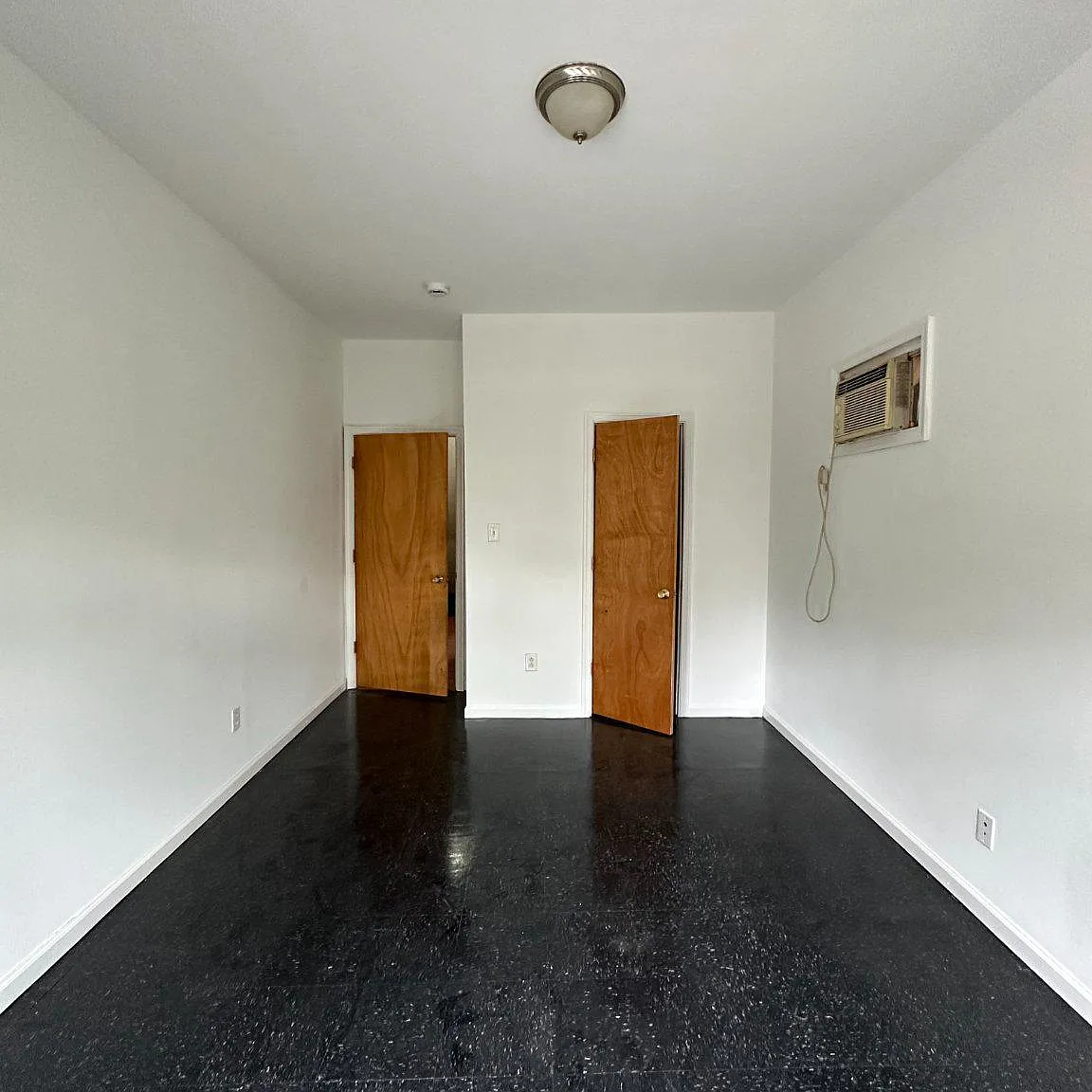 3 bed, 1.0 bath, 1000 sqft, $1,600 — Photo 4