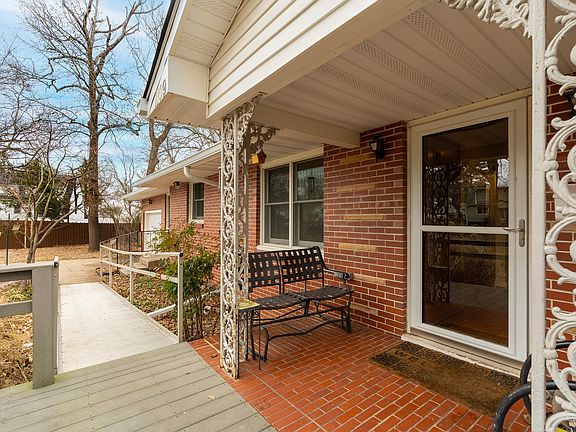 4th image of 1109 W Hill Ave