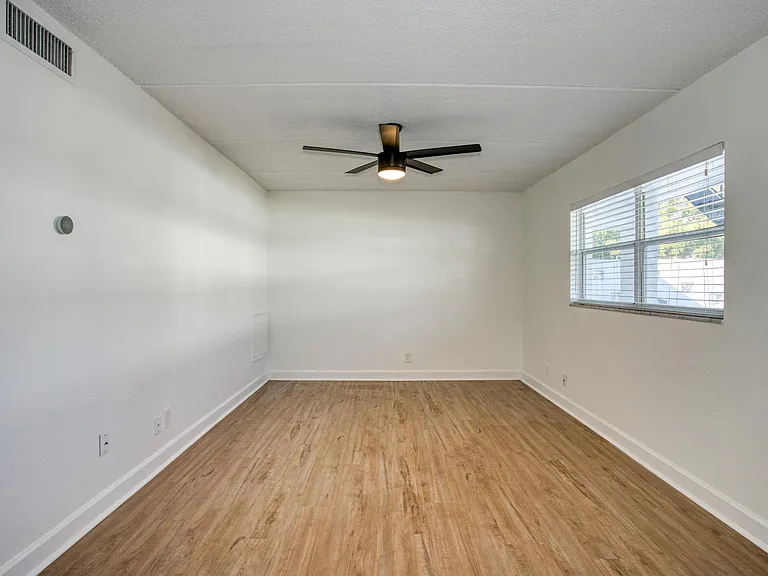Soho Apartments — Photo 11