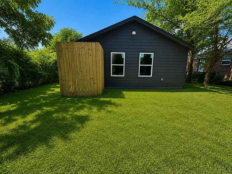 1572 Pope St — Photo 10