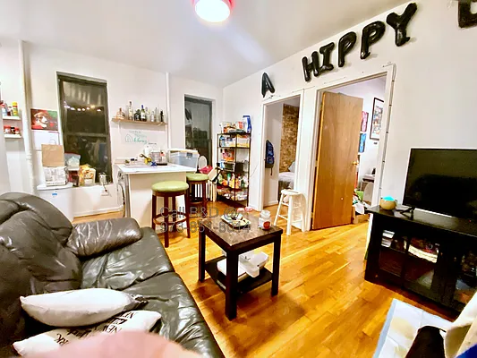 Rented by Bond New York | media 8