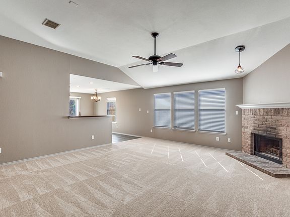 2nd image of 1313 Oak Hollow Ln