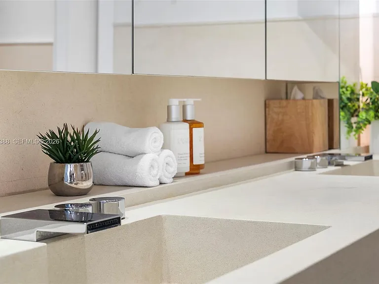 102 24th St #Penthouse 1718 — Photo 38