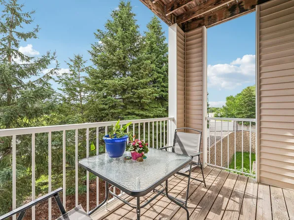 12761 Collegeview Dr APT 201, Eden Prairie, MN 55347