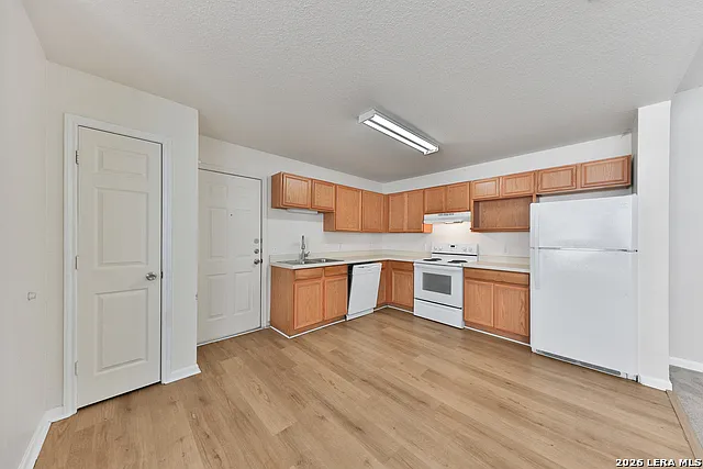 2 bed, 2.0 bath, 1947 sqft, $1,250 — Photo 4