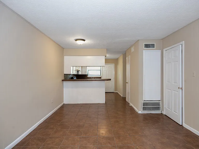 1604 N Roberson St #B — Photo 11