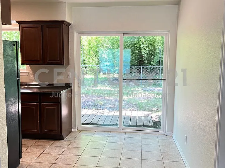 114 Southmanor Ct — Photo 4