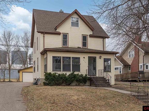 2nd image of 313 E 1st St