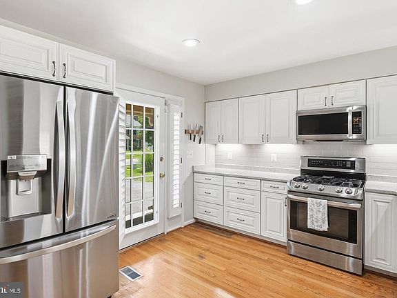 4th image of 12933 Olivine Way
