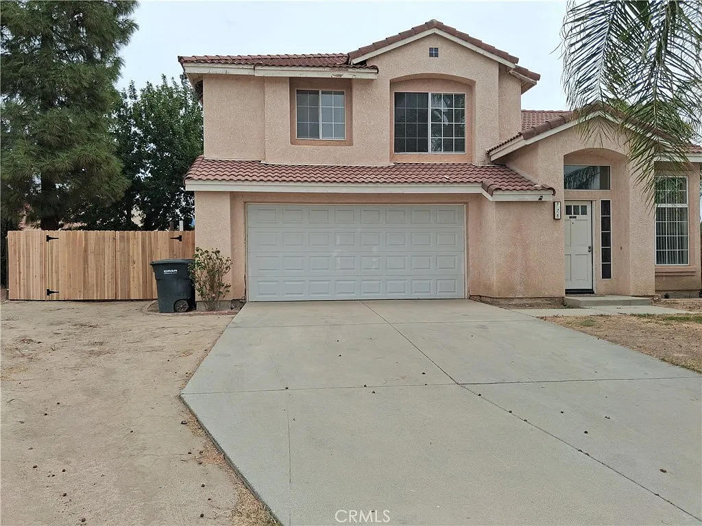 4 bed, 1977 sqft, $2,600 — Photo 1