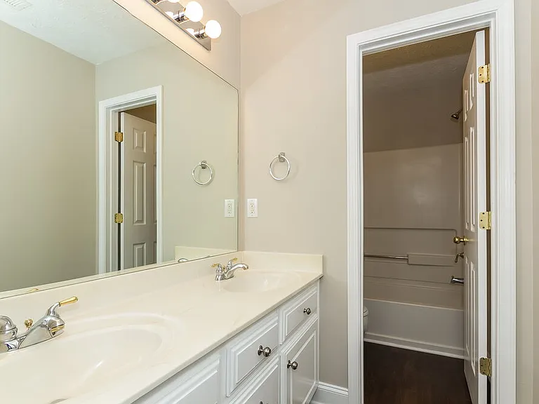 370 Whitney Ln — Photo 14