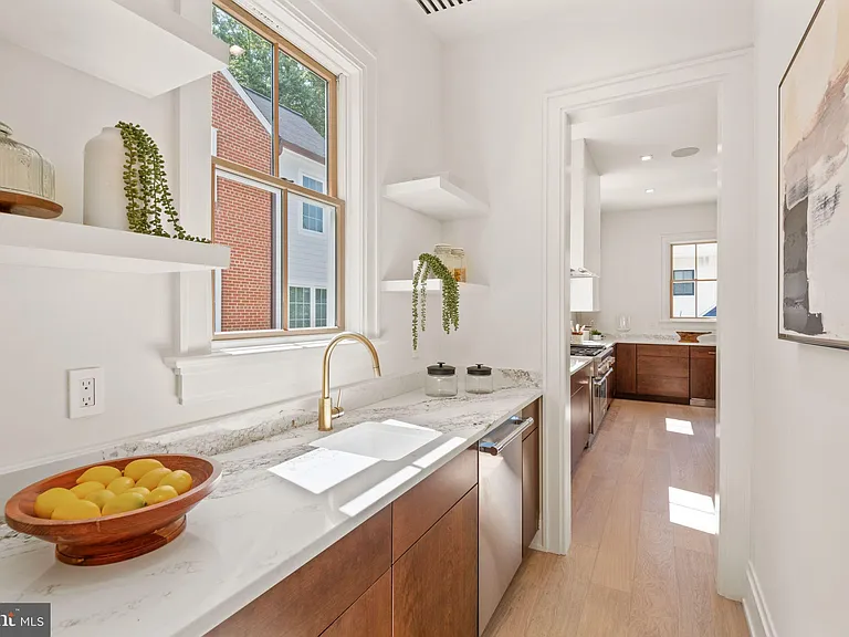 5022 Cathedral Ave NW — Photo 12