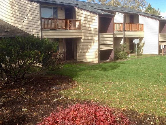4th image of 1435 SE Oak St APT 4