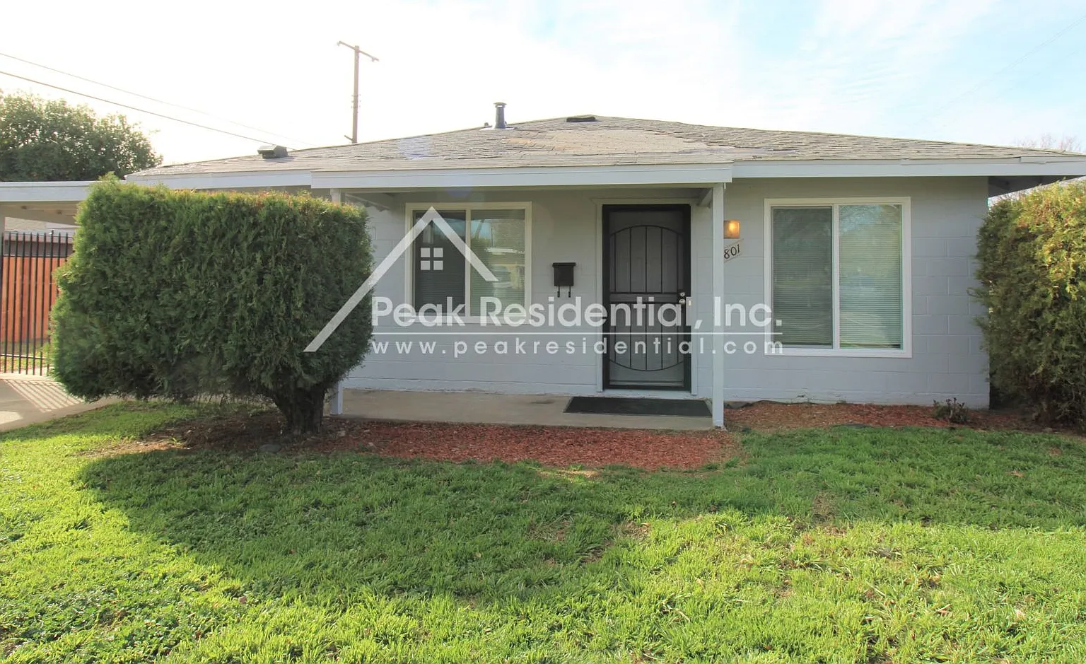 Charming Tahoe Park 2bd/1ba Duplex — Photo 1