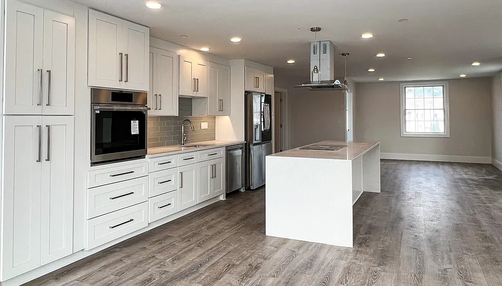 1 bed, 1.5 bath, 1176 sqft, $3,100 — Photo 4