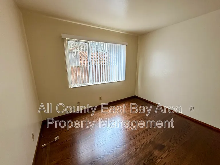 1935 Haste St #2 — Photo 3