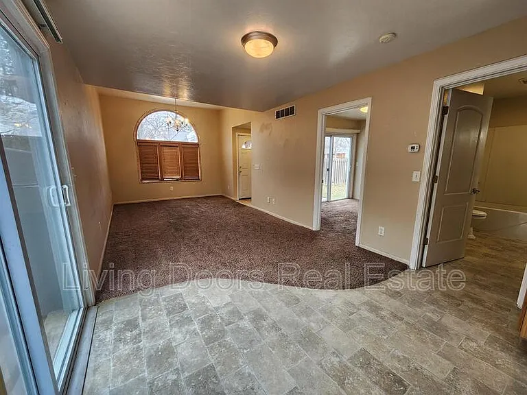 3829 W St — Photo 2