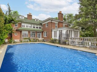 127 Beverly Rd #1, Little Neck, NY 11363