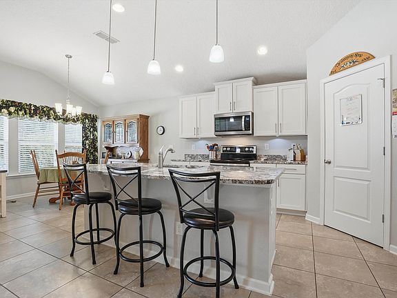 4th image of 824 Pullman Cir