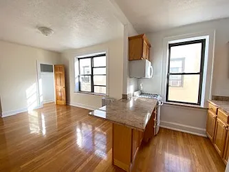 21-14 Crescent Street