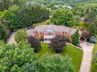 206 Lakeview Dr, Coraopolis, PA 15108