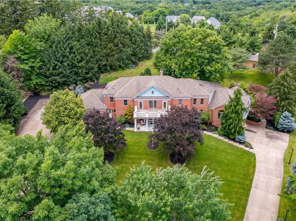206 Lakeview Dr, Coraopolis, PA 15108