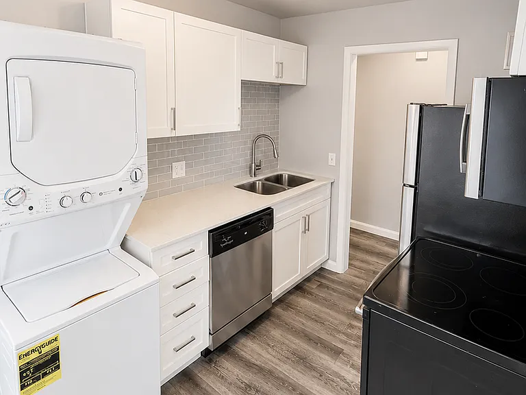 221 N Quince St — Photo 8
