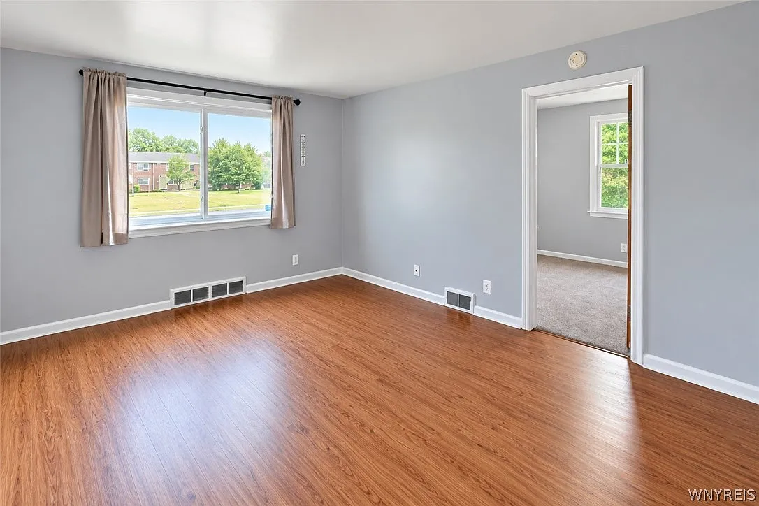2 bed, 1.0 bath, 625 sqft, $1,200 — Photo 3