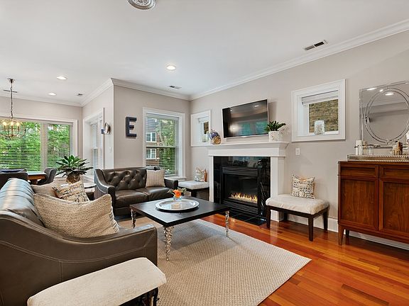 3rd image of 4857 N Talman Ave APT 1
