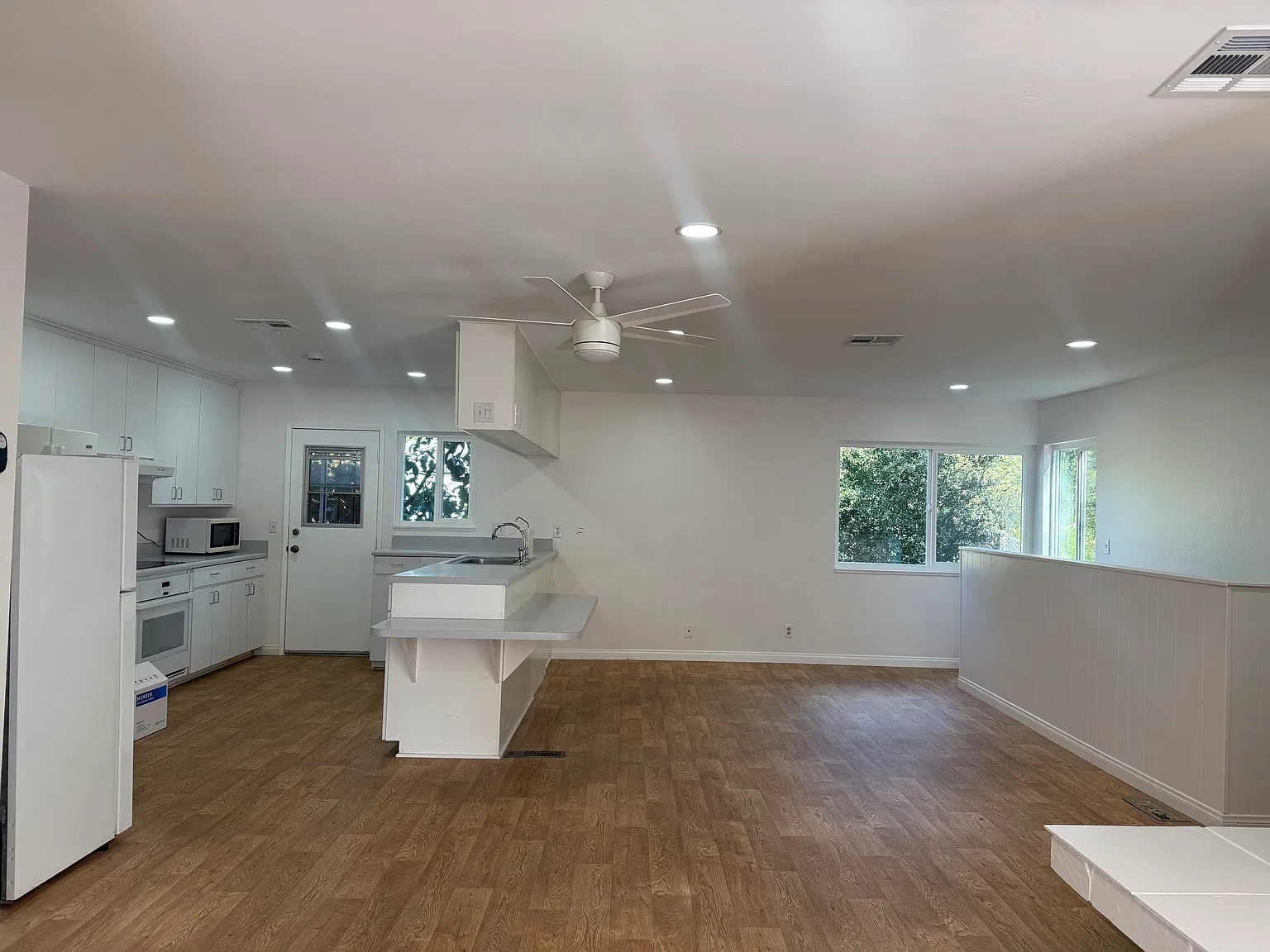 4 bed, 2204 sqft, $4,000 — Photo 3