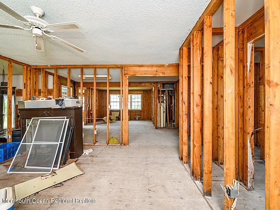 3rd image of 46 Bay Shore Dr
