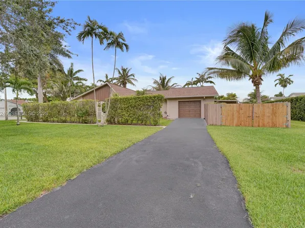 417 SE 4th St, Dania Beach, FL 33004