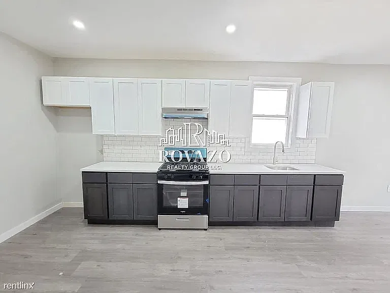 3 bed, $1,995 — Photo 2