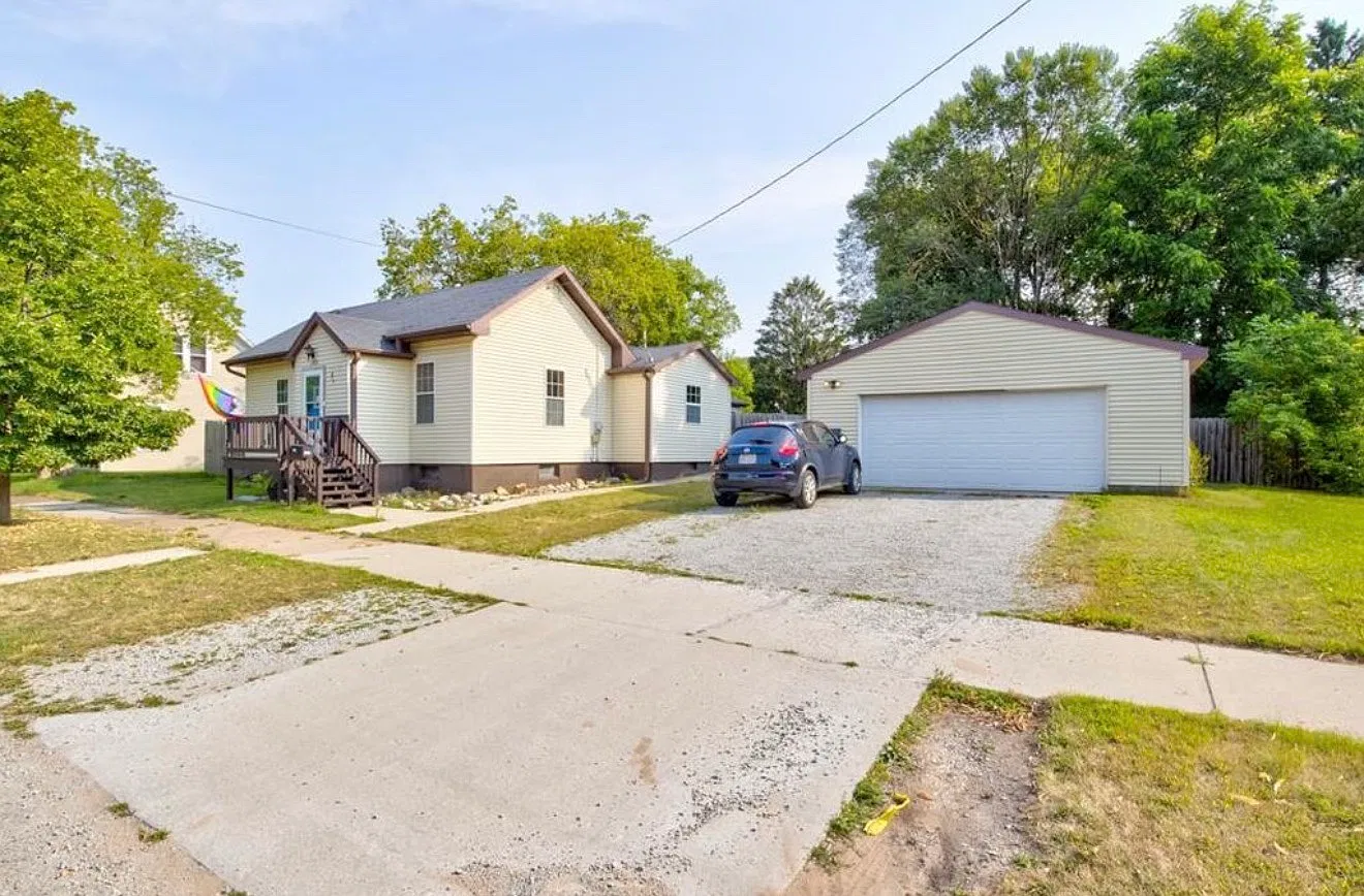 3 bed, 1024 sqft, $1,500 — Photo 1