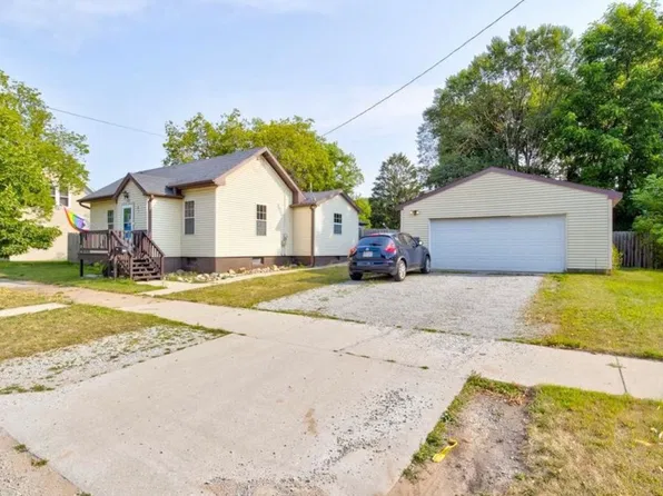 2460 Bangs St, Marinette, WI 54143