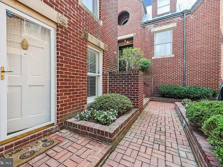 116 N Union St — Photo 28